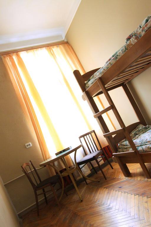 Hollywood Home Hostel Lviv Oda fotoğraf