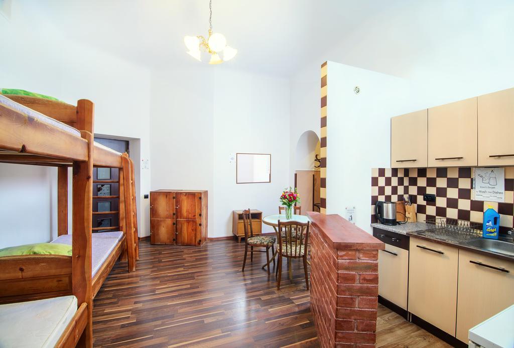 Hollywood Home Hostel Lviv Oda fotoğraf