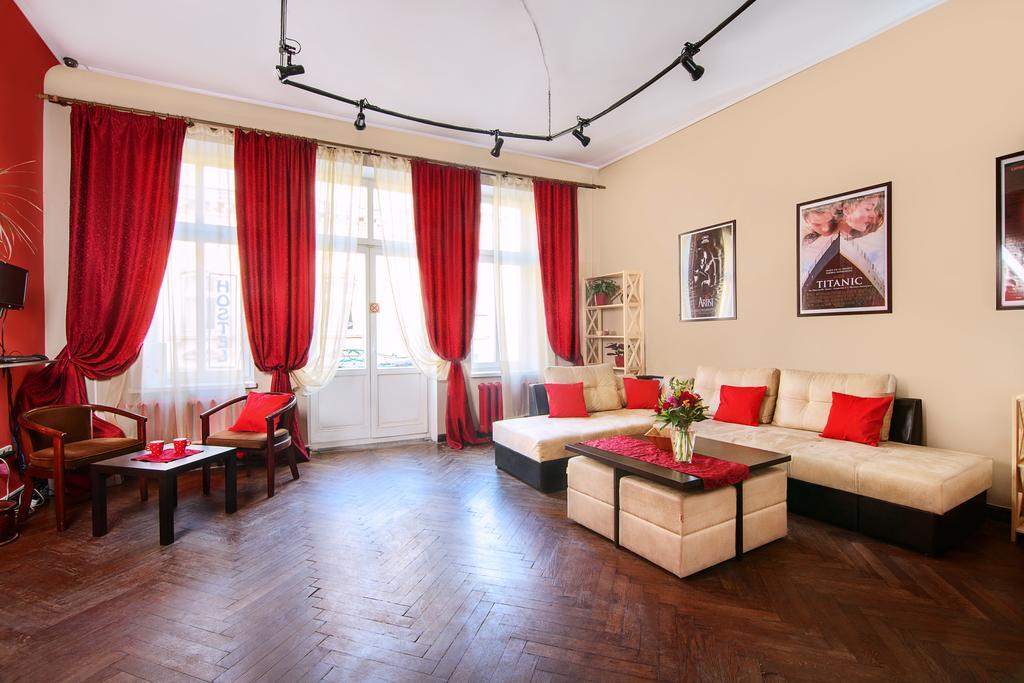 Hollywood Home Hostel Lviv Dış mekan fotoğraf