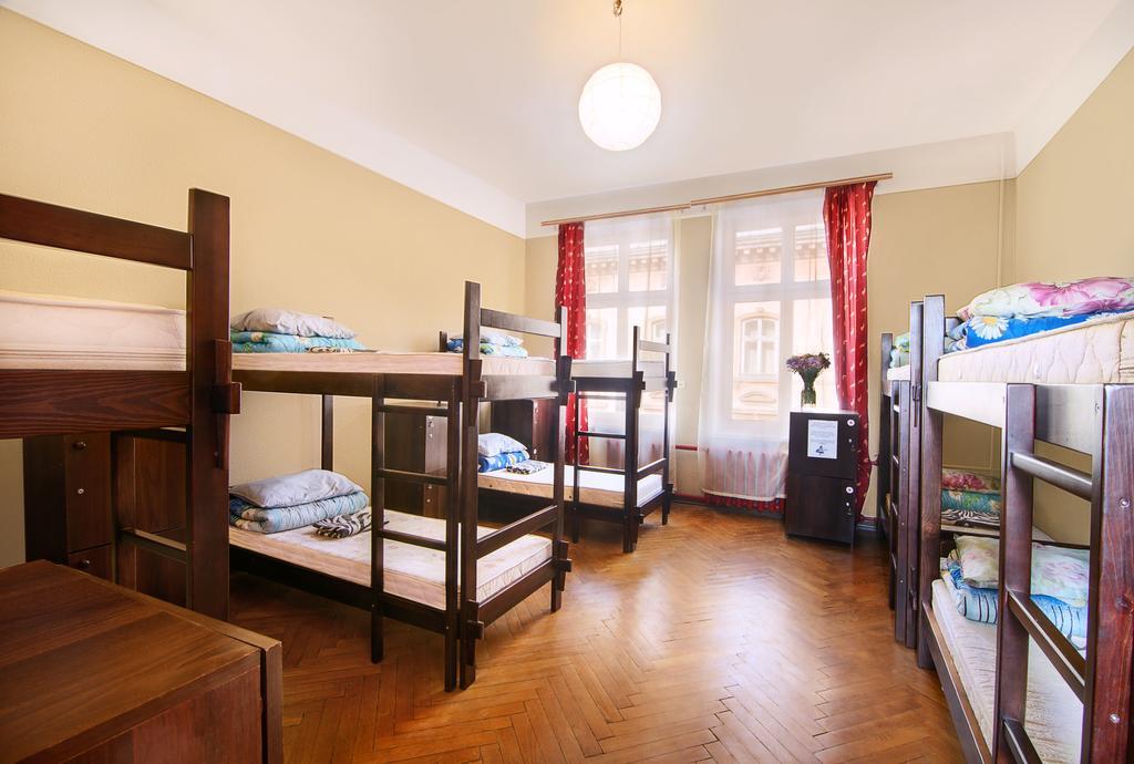Hollywood Home Hostel Lviv Oda fotoğraf