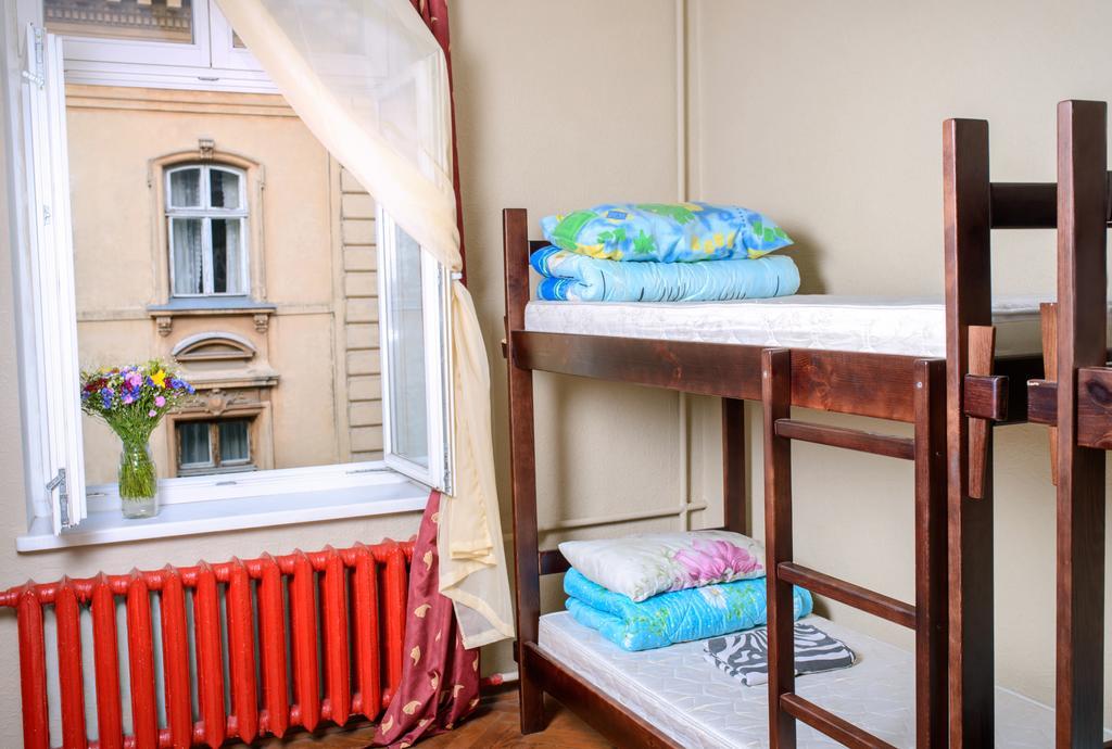 Hollywood Home Hostel Lviv Oda fotoğraf